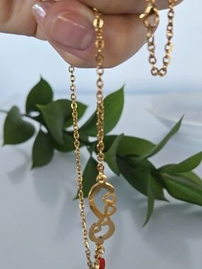 Elegant 18K gold-plated stainless steel bracelet.